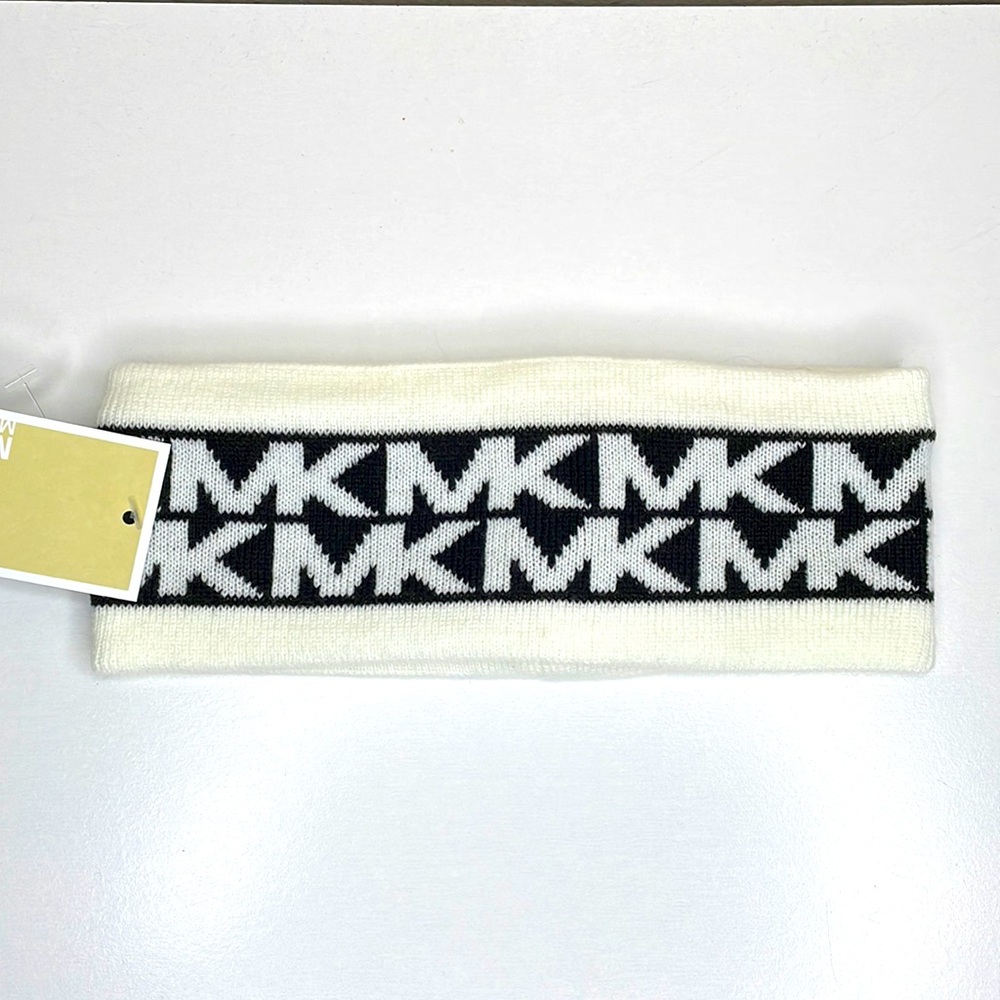Michael kors head bannad